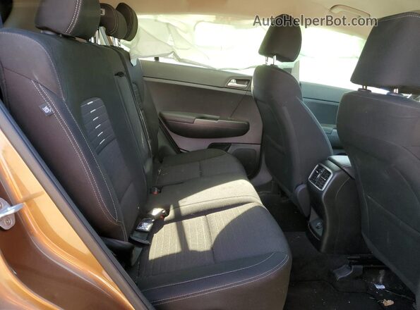 KNDPMCAC9J7439865 2018 KIA SPORTAGE Tan Հետևի նստատեղերի տեսք