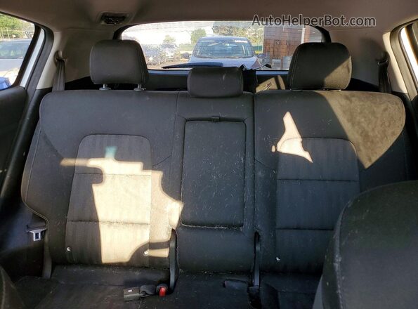 KNDPMCAC9K7513318 2019 KIA SPORTAGE Silver Rear seats view