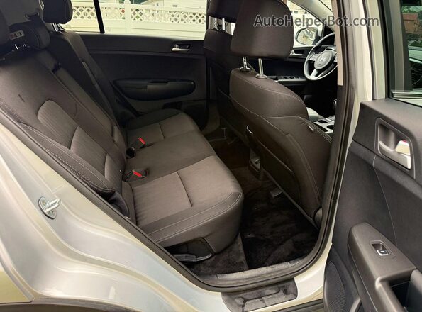 KNDPMCAC9L7705663 2020 KIA SPORTAGE Silver Vista trasera