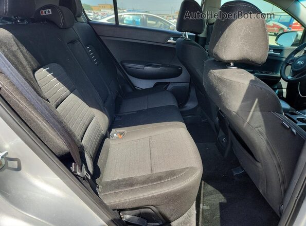 KNDPMCACXH7110084 2017 KIA SPORTAGE Silver უკანა სავარძლების ხედი