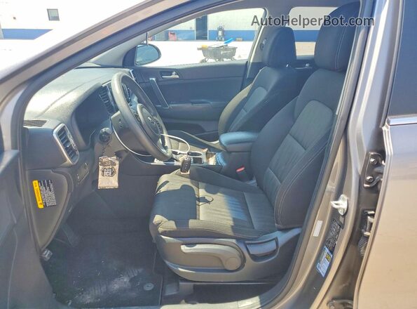 KNDPMCACXH7258347 2017 KIA SPORTAGE Серый Вид салона спереди