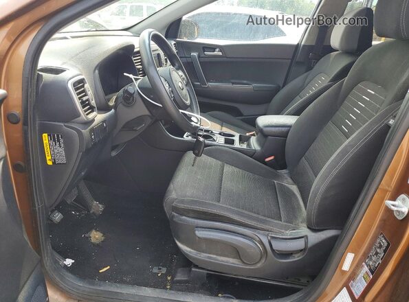 KNDPMCACXJ7429619 2018 KIA SPORTAGE Brown Front interior view