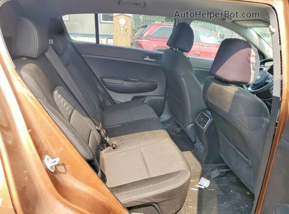 KNDPMCACXJ7429619 2018 KIA SPORTAGE Brown Rear interior view