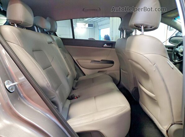 KNDPMCACXK7525252 2019 KIA SPORTAGE Gray Widok wnętrza z tyłu