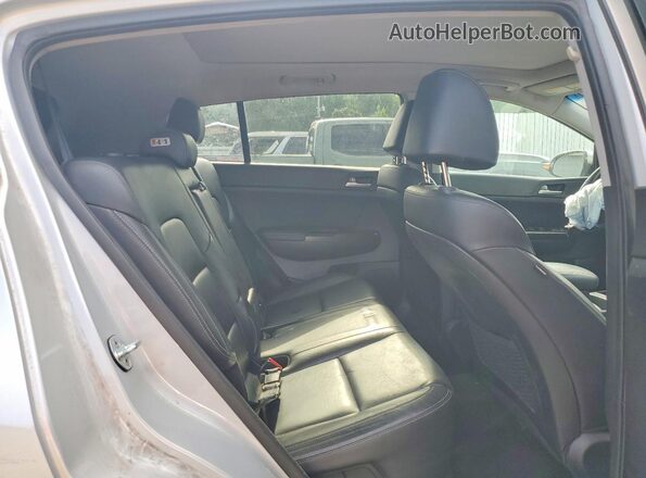 KNDPN3AC0H7252666 2017 KIA SPORTAGE Серебряный Вид задней части салона