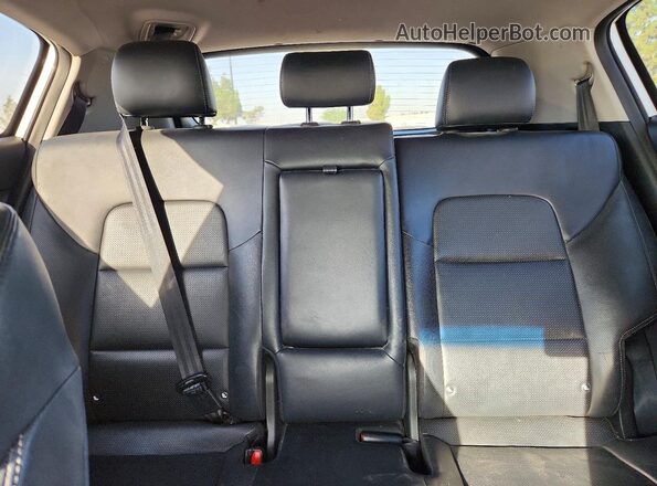 KNDPN3AC5H7225642 2017 KIA SPORTAGE White Հետևի նստատեղերի տեսք