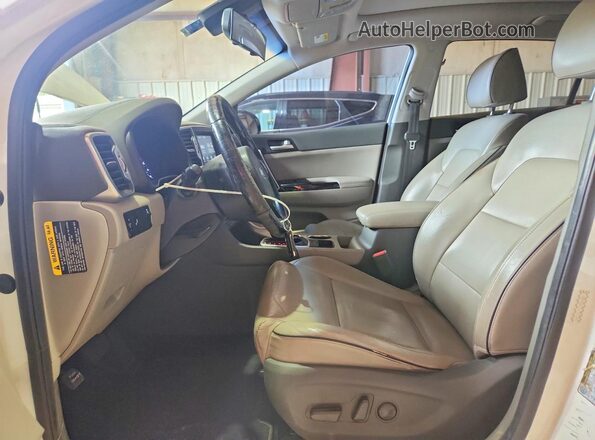 KNDPN3AC5J7397644 2018 KIA SPORTAGE Белый Вид салона спереди