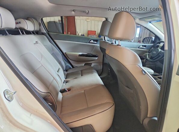 KNDPN3AC5J7397644 2018 KIA SPORTAGE Белый Вид задних сидений