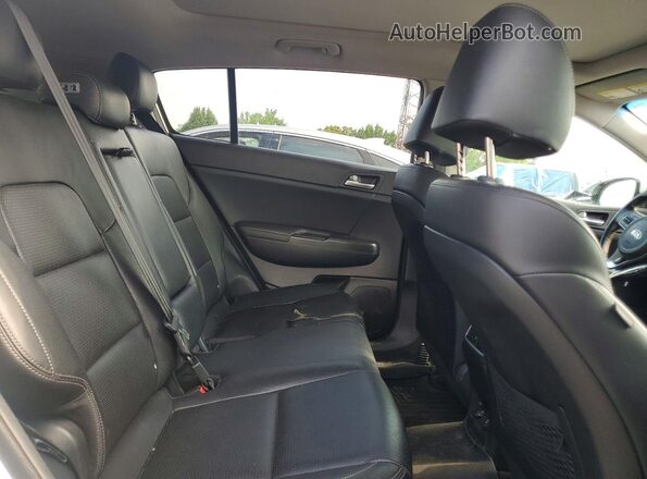 KNDPNCAC0H7168900 2017 KIA SPORTAGE White Rear interior view