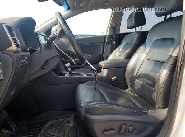 KNDPNCAC0H7168900 2017 KIA SPORTAGE White Front interior view