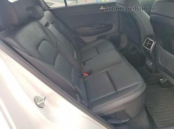 KNDPNCAC5K7548015 2019 KIA SPORTAGE White უკანა სალონის ხედი