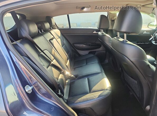 KNDPNCAC6J7479396 2018 KIA SPORTAGE Blue Rear seats view