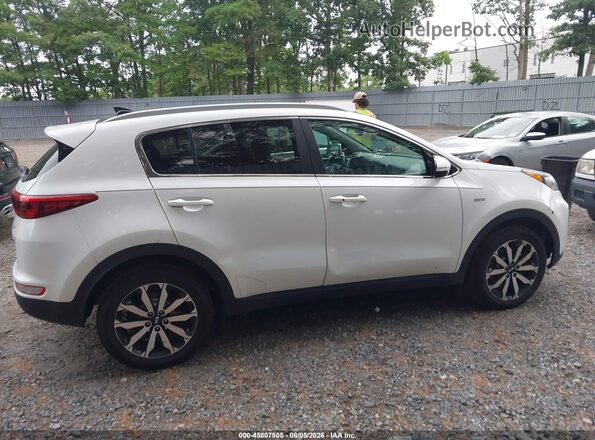 KNDPNCAC8H7055860 2017 KIA SPORTAGE White Widok wnętrza z tyłu