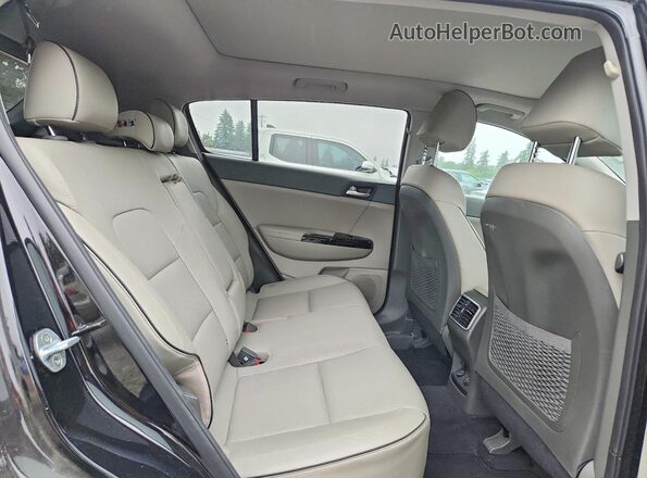 KNDPNCAC8J7364072 2018 KIA SPORTAGE Black Widok wnętrza z tyłu