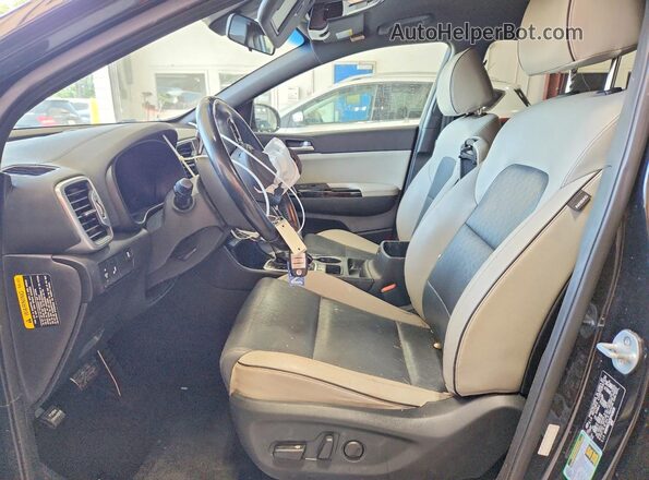KNDPNCAC8J7426635 2018 KIA SPORTAGE Черный Вид салона спереди