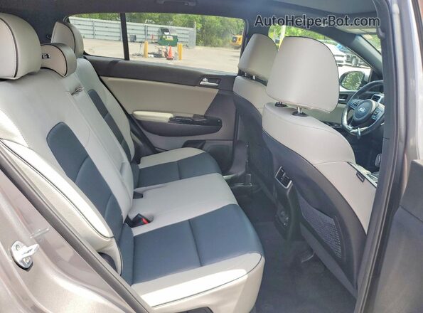 KNDPR3A63H7159901 2017 KIA SPORTAGE Gray Rear interior view