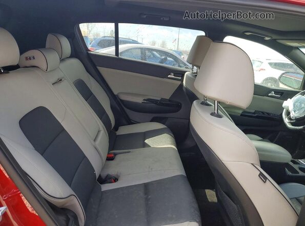 KNDPRCA65H7266822 2017 KIA SPORTAGE Red Widok wnętrza z tyłu