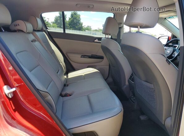 KNDPRCA65J7369700 2018 KIA SPORTAGE Красный Вид задней части салона