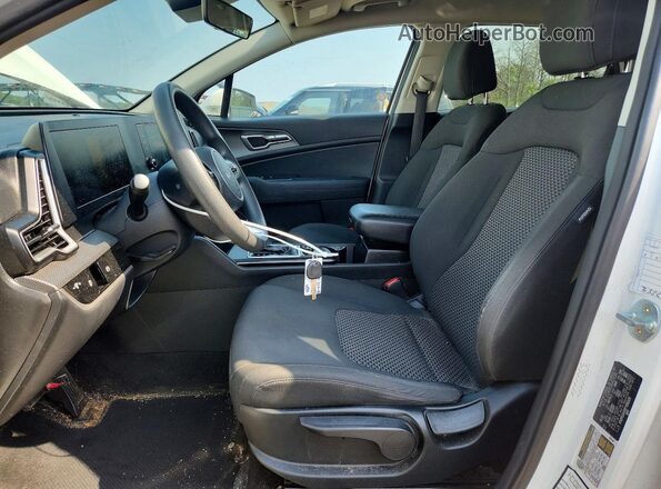 KNDPU3AF0P7096320 2023 KIA SPORTAGE White Widok wnętrza z przodu