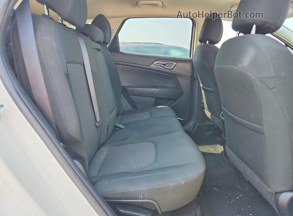 KNDPU3AF0P7096320 2023 KIA SPORTAGE White Widok wnętrza z tyłu