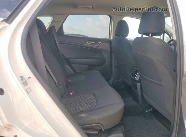 KNDPU3AF6P7117736 2023 KIA SPORTAGE White Widok tylnych siedzeń