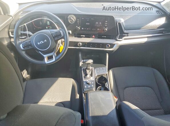 KNDPU3AFXP7033659 2023 KIA SPORTAGE White Widok deski rozdzielczej