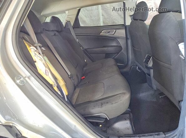KNDPU3DF1R7270006 2024 KIA SPORTAGE Silver Вид задньої частини салону