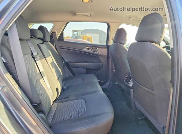 KNDPU3DF3R7244488 2024 KIA SPORTAGE Gray Widok tylnych siedzeń