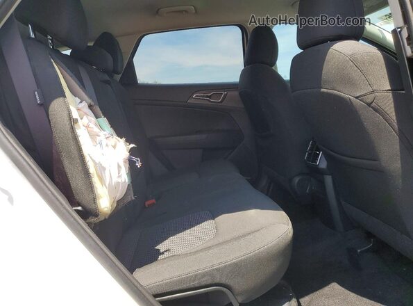 KNDPU3DF5S7387352 2025 KIA SPORTAGE White Vista de los asientos traseros