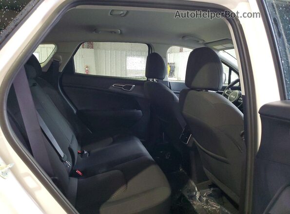 KNDPUCAG4P7095924 2023 KIA SPORTAGE White Vista interior trasera