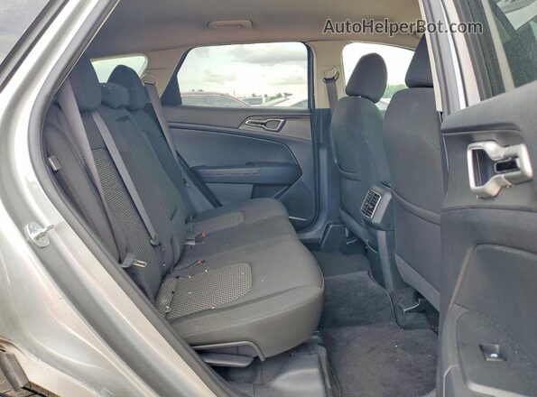 KNDPUCDF0R7286603 2024 KIA SPORTAGE Silver Սալոնի հետևի տեսք