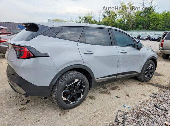 KNDPUDDG2T7289315 2026 KIA SPORTAGE Gray Trasero derecho