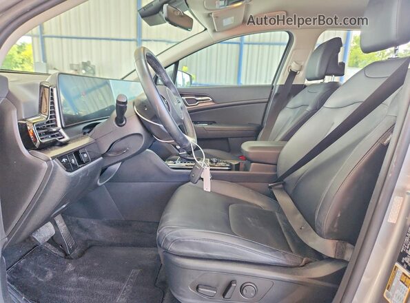 KNDPV3DF3R7268299 2024 KIA SPORTAGE Silver Вид салону спереду