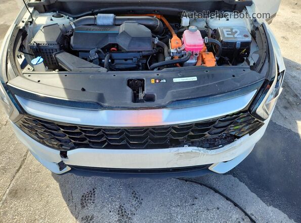 KNDPVCAG2P7057346 2023 KIA SPORTAGE White Engine compartment view