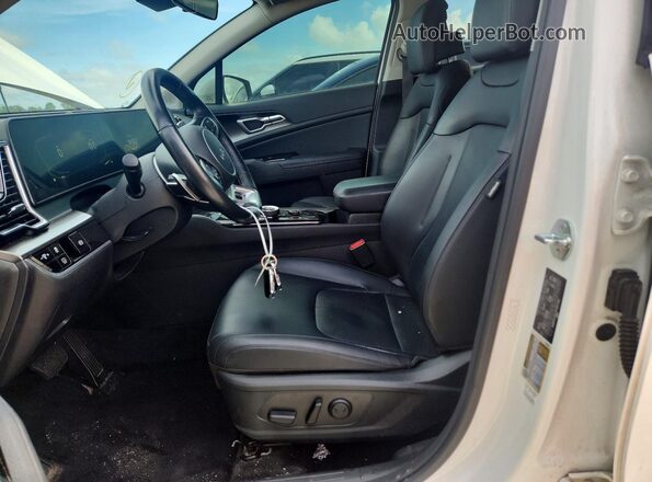 KNDPVCAG2P7057346 2023 KIA SPORTAGE White Front interior view