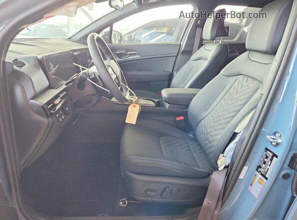 KNDPVDDG8T7396317 2026 KIA SPORTAGE Blue Front interior view