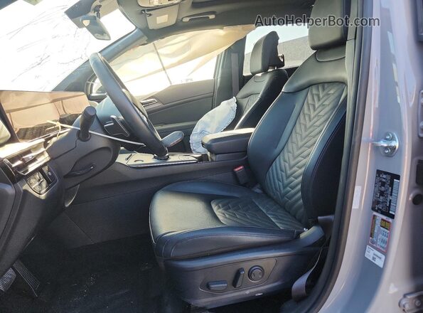 KNDPVDDG9T7272640 2026 KIA SPORTAGE Silver Front interior view