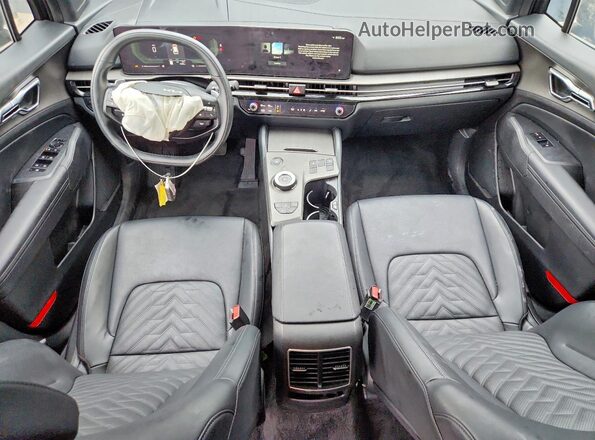 KNDPYDDH2T7340051 2026 KIA SPORTAGE Black Dashboard view