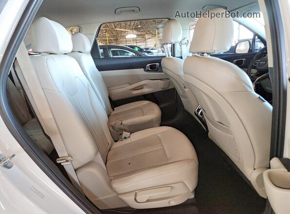 KNDRH4LG8P5217177 2023 KIA SORENTO Белый Вид задней части салона