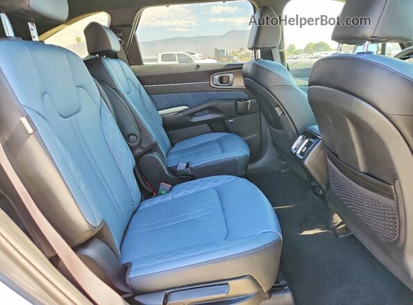 KNDRMDJHXS5389193 2025 KIA SORENTO Silver Vista interior trasera