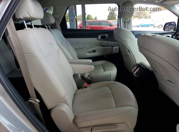 KNDRMDLH7N5109120 2022 KIA SORENTO Silver Vista de los asientos traseros