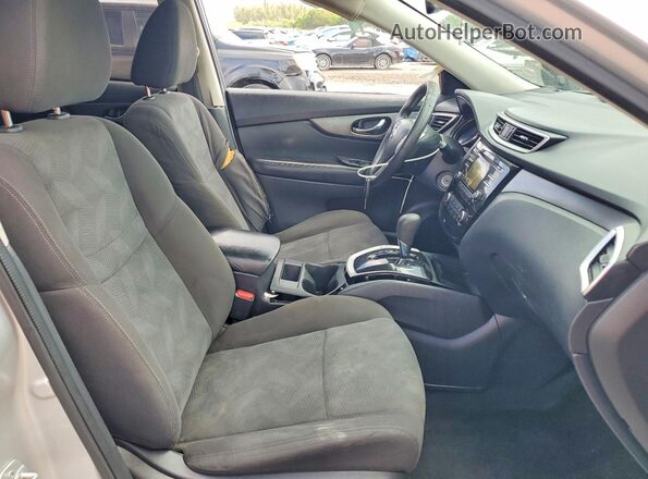 KNMAT2MT0GP704633 2016 NISSAN ROGUE Серебряный Вид салона спереди