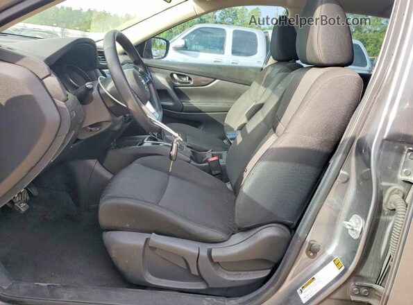 KNMAT2MT0HP555223 2017 NISSAN ROGUE Gray Front interior view