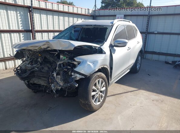 KNMAT2MT0HP619633 2017 NISSAN ROGUE Серебряный Передняя левая четверть