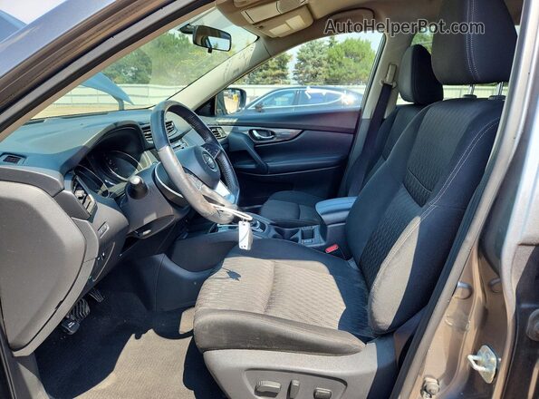 KNMAT2MT0JP517545 2018 NISSAN ROGUE Серый Вид салона спереди