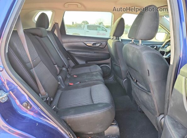 KNMAT2MT0JP573887 2018 NISSAN ROGUE Blue Rear interior view
