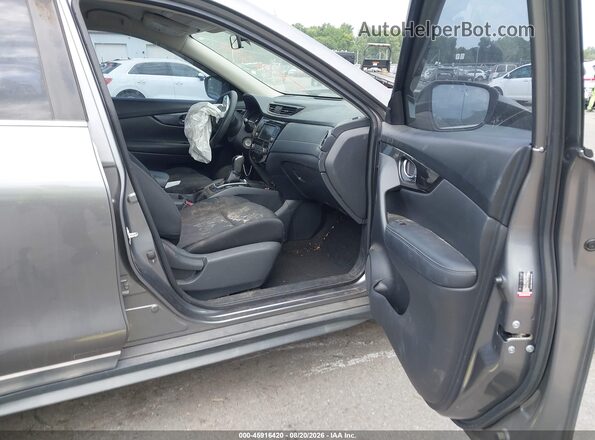 KNMAT2MT0JP589975 2018 NISSAN ROGUE Gray Widok wnętrza z przodu