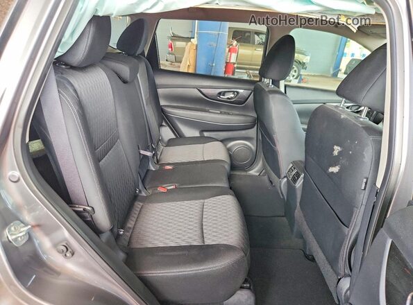 KNMAT2MT0JP607990 2018 NISSAN ROGUE Silver Вид задньої частини салону