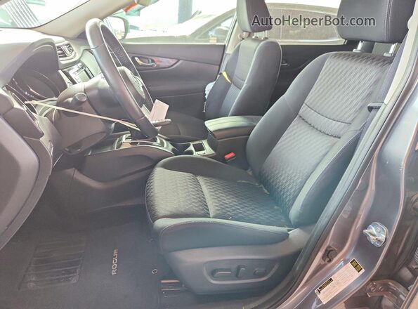 KNMAT2MT0JP607990 2018 NISSAN ROGUE Silver Вид салону спереду