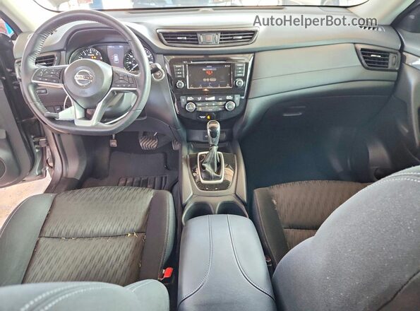 KNMAT2MT0JP607990 2018 NISSAN ROGUE Silver Вид панелі приладів